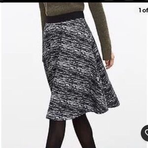 Banana Republic black/white flare skirt